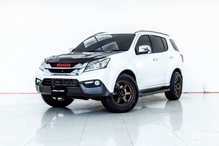 รถ Isuzu MU-X 3.0 สี ขาว