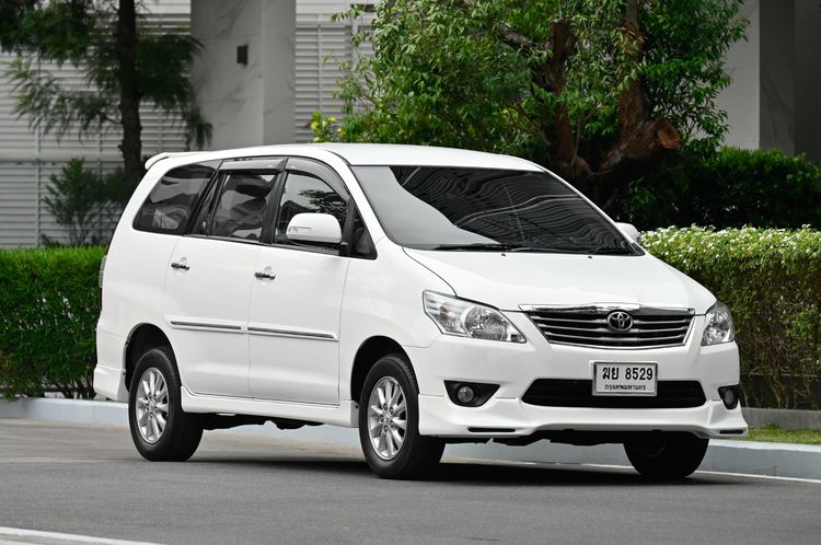 Toyota Innova 2012 2.0 V Utility-car เบนซิน ไม่ติดแก๊ส เกียร์อัตโนมัติ ขาว รูปที่ 2