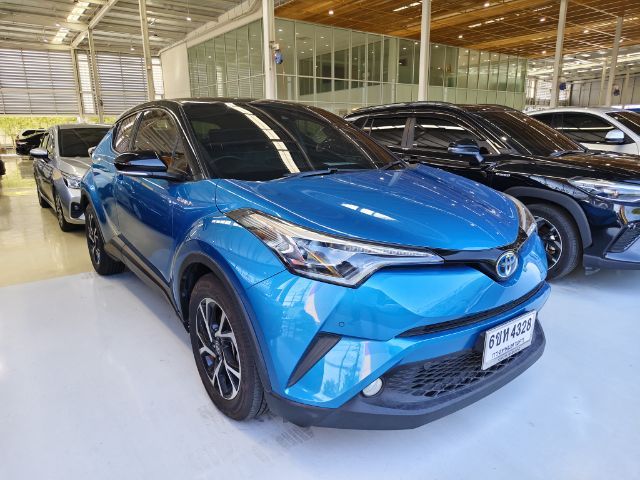 รถ Toyota C-HR 1.8 HV Hi สี น้ำเงิน