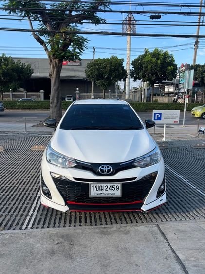 รถ Toyota Yaris 1.2 Sport Premium สี ขาว