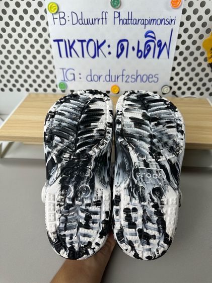 Crocs classic ขาวดำ m4w6 eu 36-37 รูปที่ 5