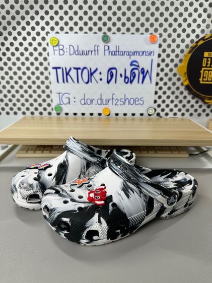 Crocs classic ขาวดำ m4w6 eu 36-37