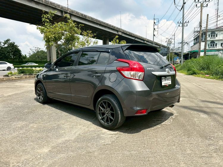 Toyota Yaris 2016 1.2 E Sedan เบนซิน ไม่ติดแก๊ส เกียร์อัตโนมัติ เทา รูปที่ 4