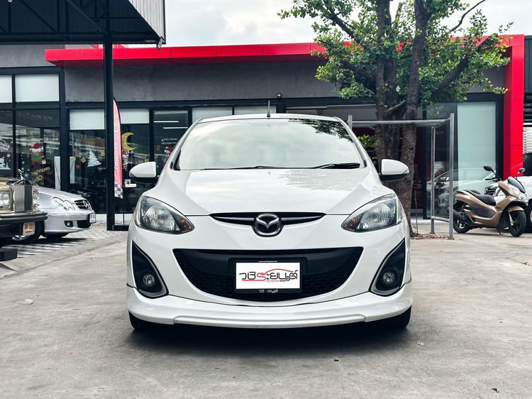 Mazda Mazda 2 2013 1.5 Elegance Spirit Sedan เบนซิน เกียร์อัตโนมัติ ขาว รูปที่ 2
