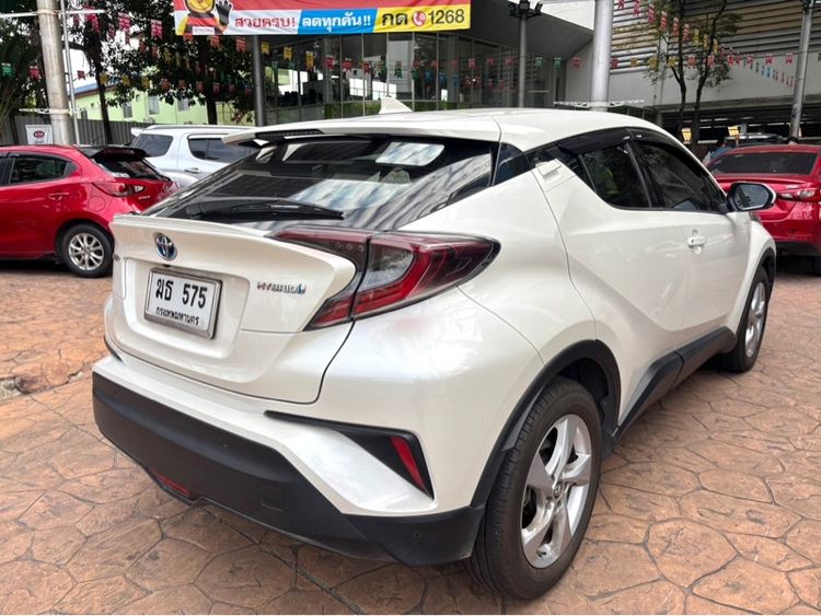 Toyota C-HR 2018 1.8 HV Hi Sedan ไฮบริด เกียร์อัตโนมัติ ขาว รูปที่ 4