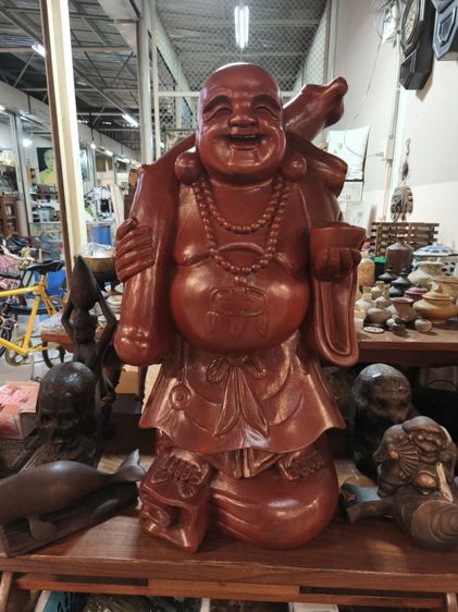 พระสังกัจจายน์ไม้ แบกถุงเงิน