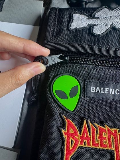 ส่งต่อ Balenciaga Black Nylon Explorer Pouch Patches Crossbody Bag  รูปที่ 2