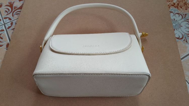 กระเป๋าสะพาย