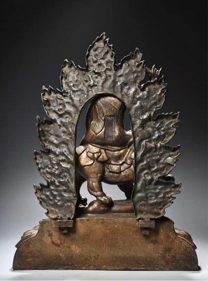 🕉️รูปปั้นทองสัมฤทธิ์ในภาพคือเทพพิทักษ์ รูปที่ 4