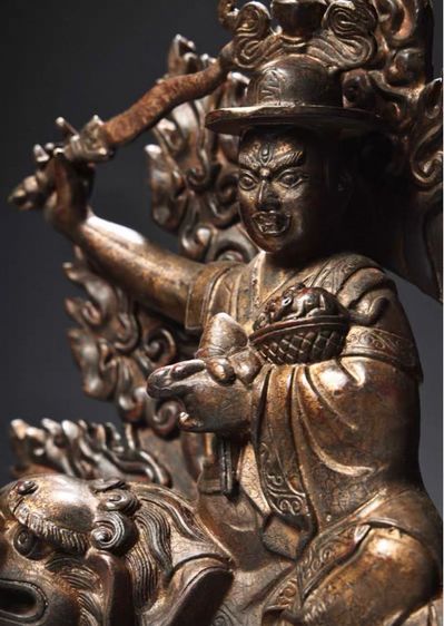 🕉️รูปปั้นทองสัมฤทธิ์ในภาพคือเทพพิทักษ์ รูปที่ 3