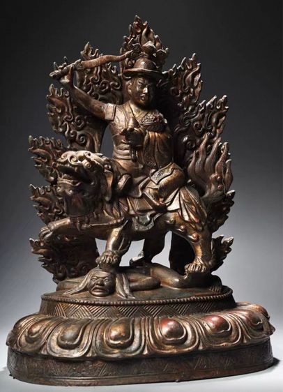 🕉️รูปปั้นทองสัมฤทธิ์ในภาพคือเทพพิทักษ์ รูปที่ 2