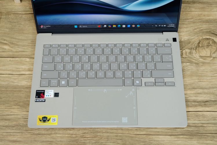 Asus Zenbook A14 Snapdragon X X1-26-100 Ram16 SSD512GB จอ14 WUXGA OLED รูปที่ 5