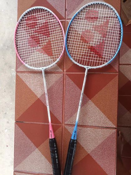 ไม้แบดมินตันมือหนึ่งยี่ห้อYONEX รุ่นGR-400 แพ๊คคู่ รูปที่ 2