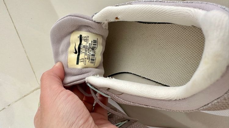 รองเท้ามือสองรองเท้ากีฬา รูปที่ 4