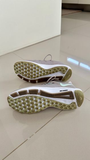 รองเท้ามือสองรองเท้ากีฬา รูปที่ 2