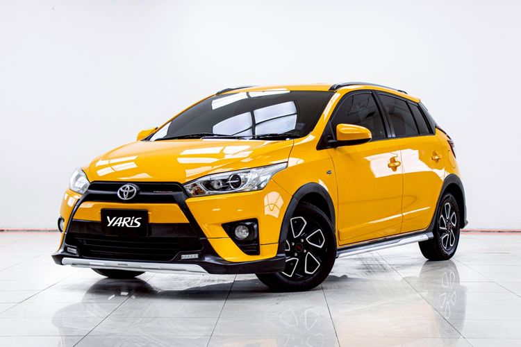 Toyota Yaris 2017 1.2 TRD Sportivo Sedan เบนซิน ไม่ติดแก๊ส เกียร์อัตโนมัติ เหลือง