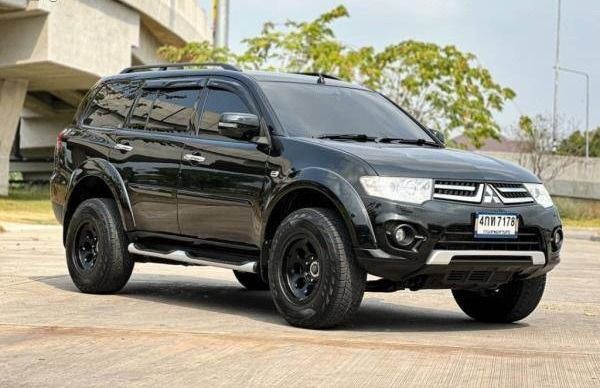 รถ Mitsubishi Pajero Sport 2.5 GT สี ดำ