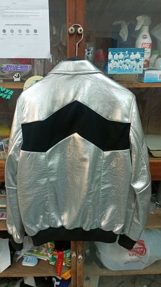 แจ็คเก็ตหนังเทียมสีเงินทรงไบเกอร์สำหรับผู้ชายจาก ZARA มือสอง รูปที่ 2