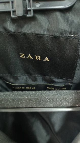 แจ็คเก็ตหนังเทียมสีเงินทรงไบเกอร์สำหรับผู้ชายจาก ZARA มือสอง รูปที่ 3