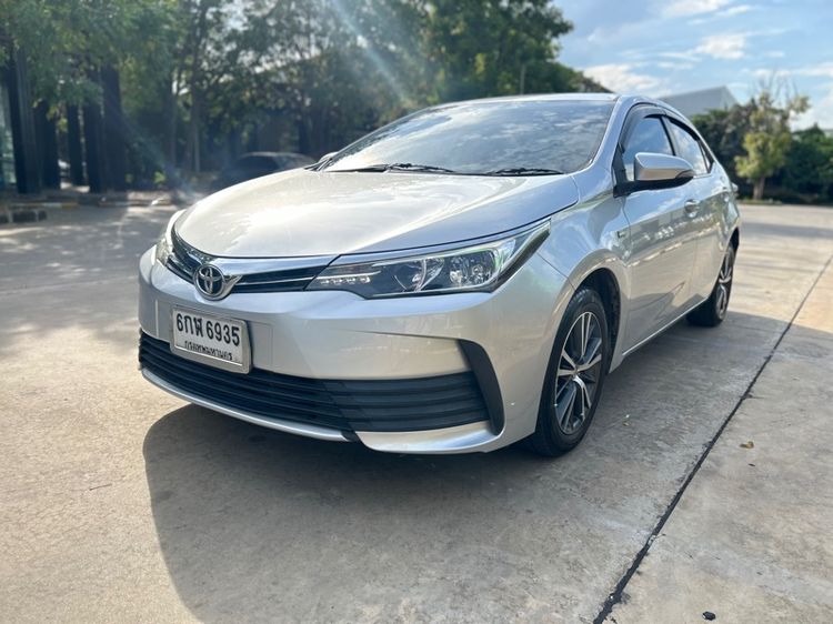 รถ Toyota Altis 1.6 G สี บรอนซ์เงิน
