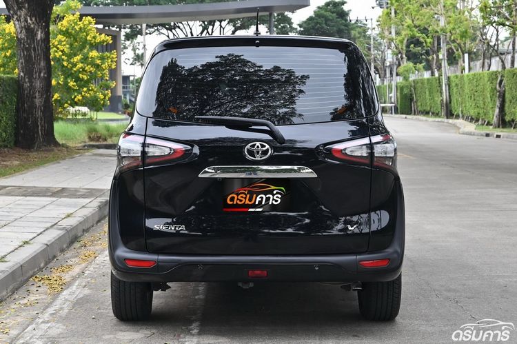 Toyota Sienta 2017 1.5 V Utility-car เบนซิน ไม่ติดแก๊ส เกียร์อัตโนมัติ ดำ รูปที่ 4