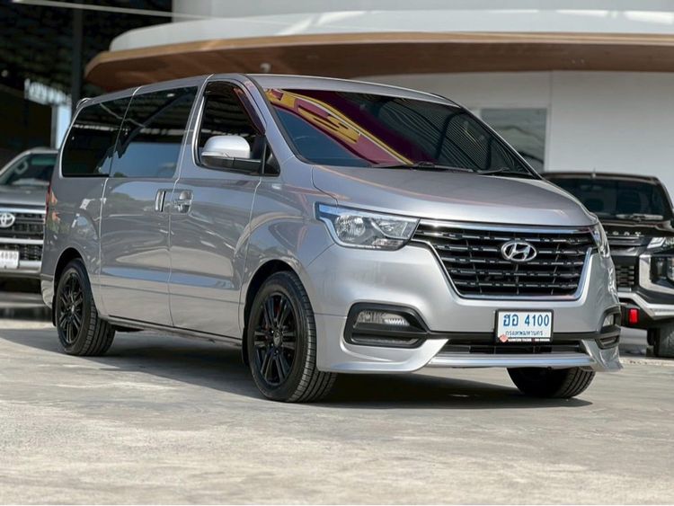 Hyundai H-1  2018 2.5 Maesto Touring Van ดีเซล ไม่ติดแก๊ส เกียร์อัตโนมัติ เทา