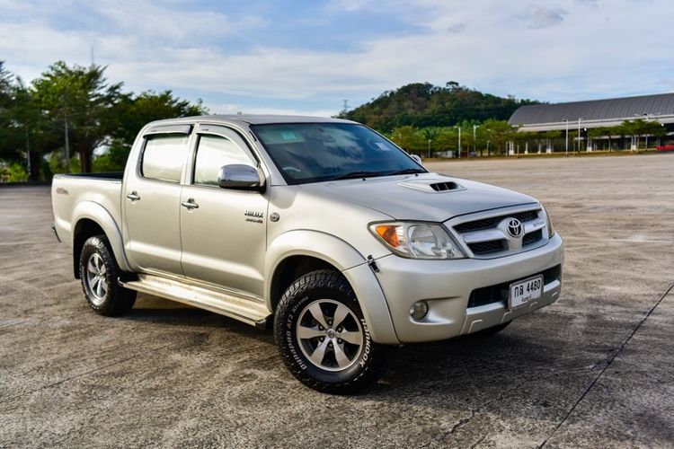 รถ Toyota Hilux Vigo 3.0 E 4WD สี บรอนซ์ทอง