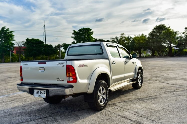 Toyota Hilux Vigo 2005 3.0 E 4WD ดีเซล เกียร์ธรรมดา บรอนซ์ทอง รูปที่ 2