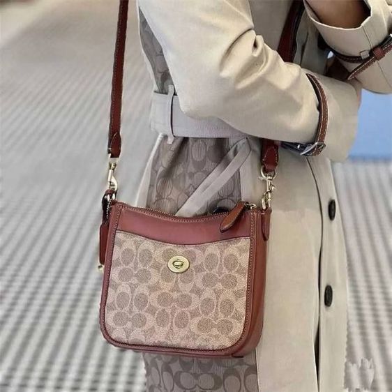 กระเป๋า coach งานช้อป มือสองของแท้ รูปที่ 5