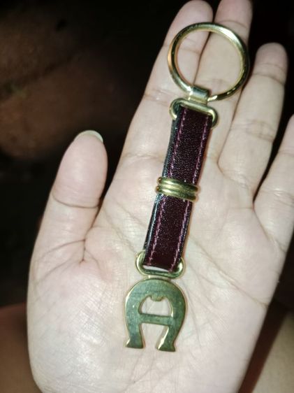 พวงกุญแจหนังทองเหลือง ETIENNE AIGNER