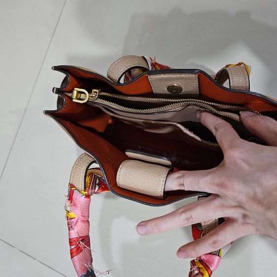 กระเป๋าถือ Tory Burch แท้มือสอง รูปที่ 4