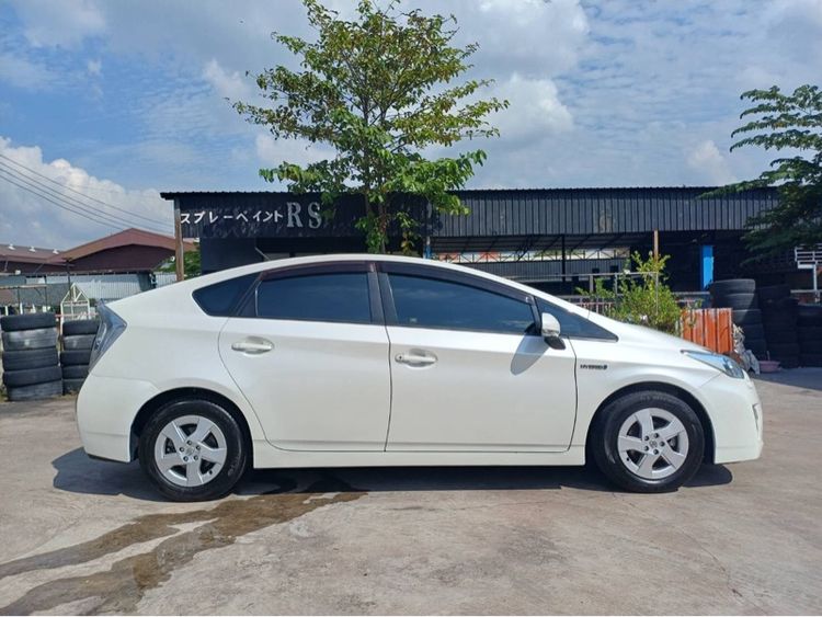 Toyota Prius 2011 1.8 Hybrid Top Grade Sedan ไฮบริด ไม่ติดแก๊ส เกียร์อัตโนมัติ ขาว รูปที่ 2