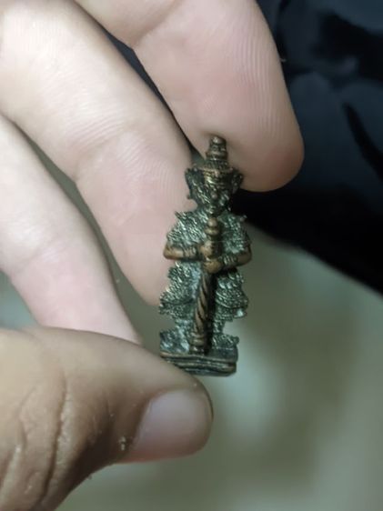 เท้าเวสสุวรรณ องค์เล็ก