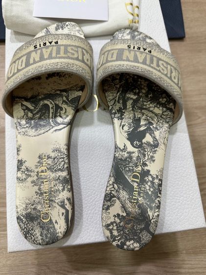 รองเท้าแตะ Dior รูปที่ 2