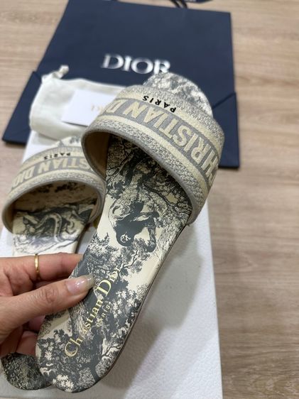 รองเท้าแตะ Dior รูปที่ 6