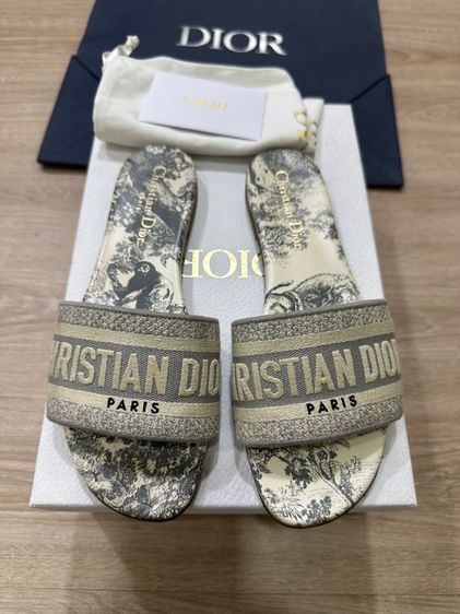 รองเท้าแตะ Dior