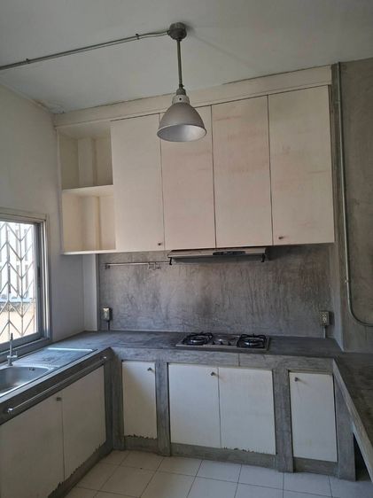 อื่นๆ ตกแต่งครบ สร้างเสร็จก่อน 2010 ขายทาวน์โฮม3ชั้นตามสภาพ อายุประมาณ20ปี หมู่บ้านริมสวนดอนเมือง ซอยประชาอุทิศ12 ใกล้วัดเทพนิมิตต์ รูปที่ 4