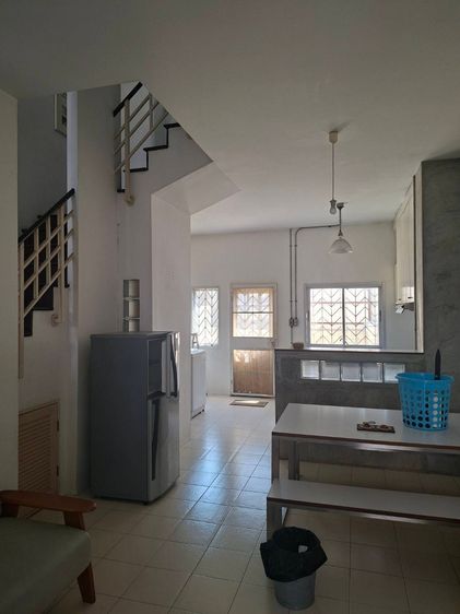 อื่นๆ ตกแต่งครบ สร้างเสร็จก่อน 2010 ขายทาวน์โฮม3ชั้นตามสภาพ อายุประมาณ20ปี หมู่บ้านริมสวนดอนเมือง ซอยประชาอุทิศ12 ใกล้วัดเทพนิมิตต์ รูปที่ 3