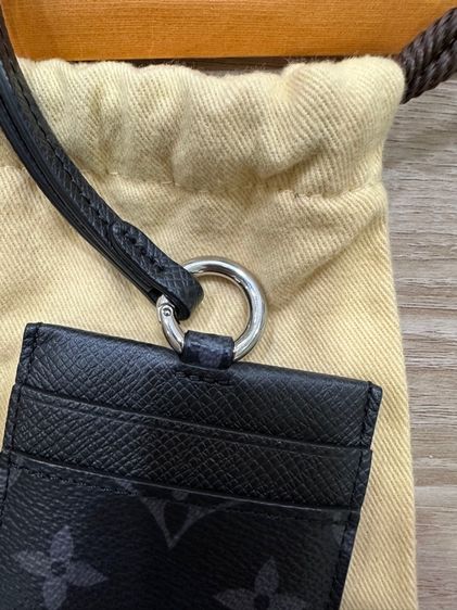 Louis Vuitton graphite id care holder รูปที่ 7