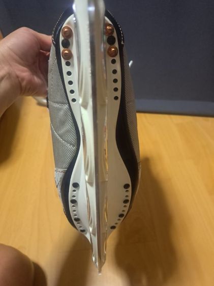 รองเท้าสเก็ตน้ำแข็ง รูปที่ 6