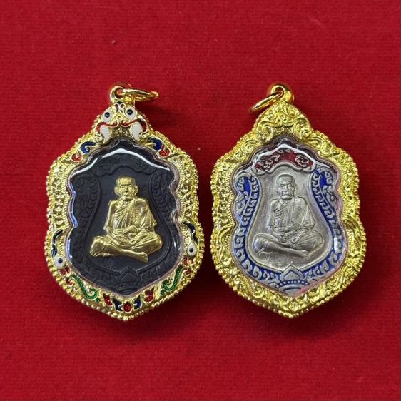 เหรียญ หลวงปู่หมุน 2 เนื้อ สวยหายาก ของเก่าเก็บ ขายตามสภาพ ของที่บ้าน พร้อมส่งทั้ง 2 องค์ ครับเหมาๆ