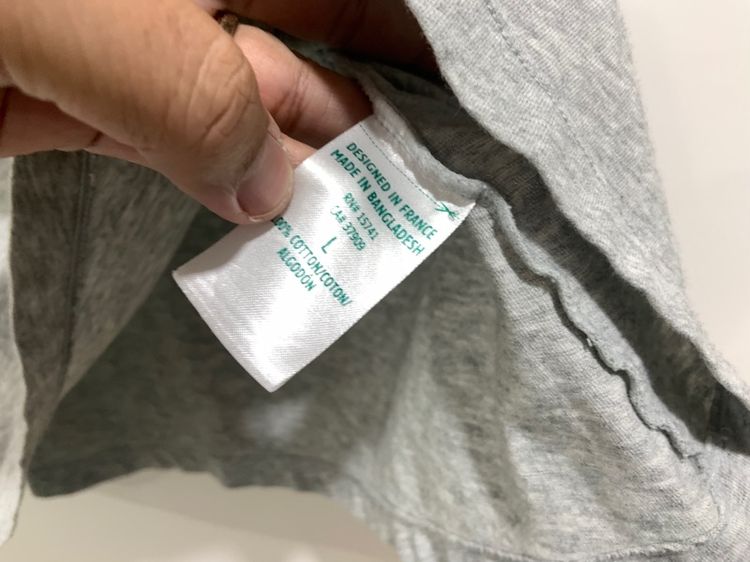 เสื้อยืด LACOSTE แท้ 💯 size L ขนาดอก 21 ยาว 27.5 นิ้ว สภาพใหม่มาก สีเทาทรงสวย เนื้อผ้านิ่มมาก หายากน่าสะสมครับ รูปที่ 4