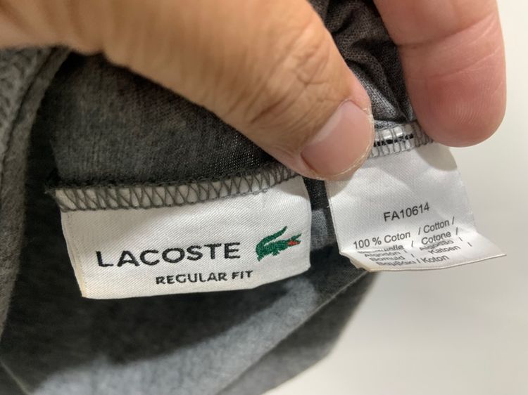เสื้อยืด LACOSTE แท้ 💯 size L ขนาดอก 21 ยาว 27.5 นิ้ว สภาพใหม่มาก สีเทาทรงสวย เนื้อผ้านิ่มมาก หายากน่าสะสมครับ รูปที่ 4