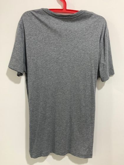 เสื้อยืด LACOSTE แท้ 💯 size L ขนาดอก 21 ยาว 27.5 นิ้ว สภาพใหม่มาก สีเทาทรงสวย เนื้อผ้านิ่มมาก หายากน่าสะสมครับ รูปที่ 6