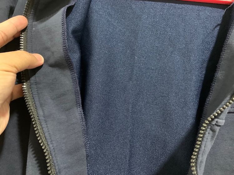 เสื้อแจ็คเก็ต Under Armour แท้ 💯 size M วัดจริงขนาด อก 22 ยาว 26.5 นิ้ว สภาพดี สีกรมเข้ม ดีเทลสวย เนื้อผ้าดีมาก หายากน่าสะสม รูปที่ 8