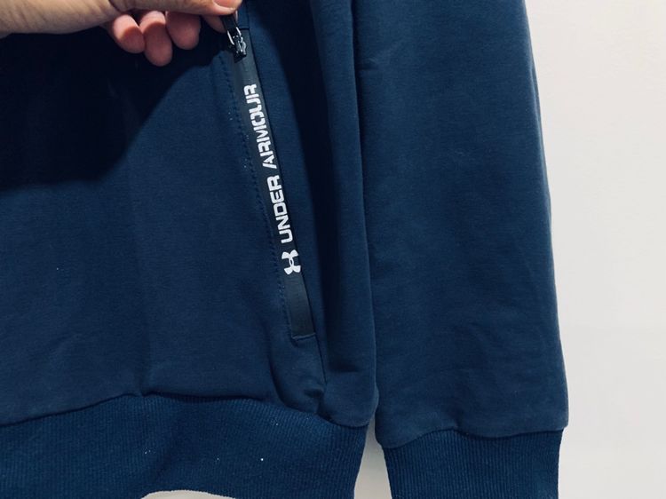 เสื้อแจ็คเก็ต Under Armour แท้ 💯 size M วัดจริงขนาด อก 22 ยาว 26.5 นิ้ว สภาพดี สีกรมเข้ม ดีเทลสวย เนื้อผ้าดีมาก หายากน่าสะสม รูปที่ 2