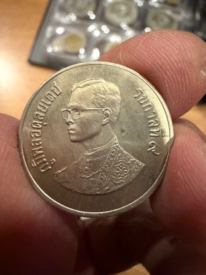 เหรียญบาท พระเศียรเล็กปี2525