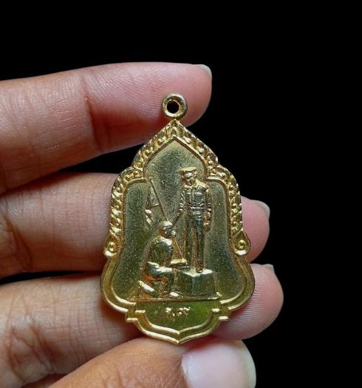 เหรียญที่ระลึก ในหลวงรัชกาลที่9 ปี19พระราชทานธงลูกเสือชาวบ้าน วัดโคกเมรุ รูปที่ 4