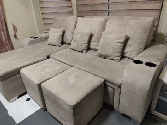 ลดราคาพิเศษ....โซฟาผ้านอกอย่างดี ปรับได้หลายรูปแบบ ราคาซื้อมากว่า 50000 บาท