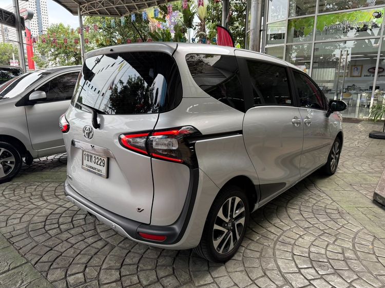 Toyota Sienta 2020 1.5 V Utility-car เบนซิน ไม่ติดแก๊ส เกียร์อัตโนมัติ บรอนซ์เงิน รูปที่ 4